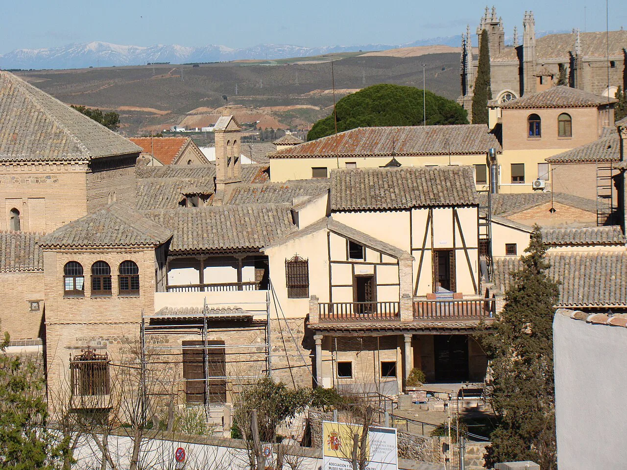 The Casa y Museo del Greco among the rooftops of Toledo.