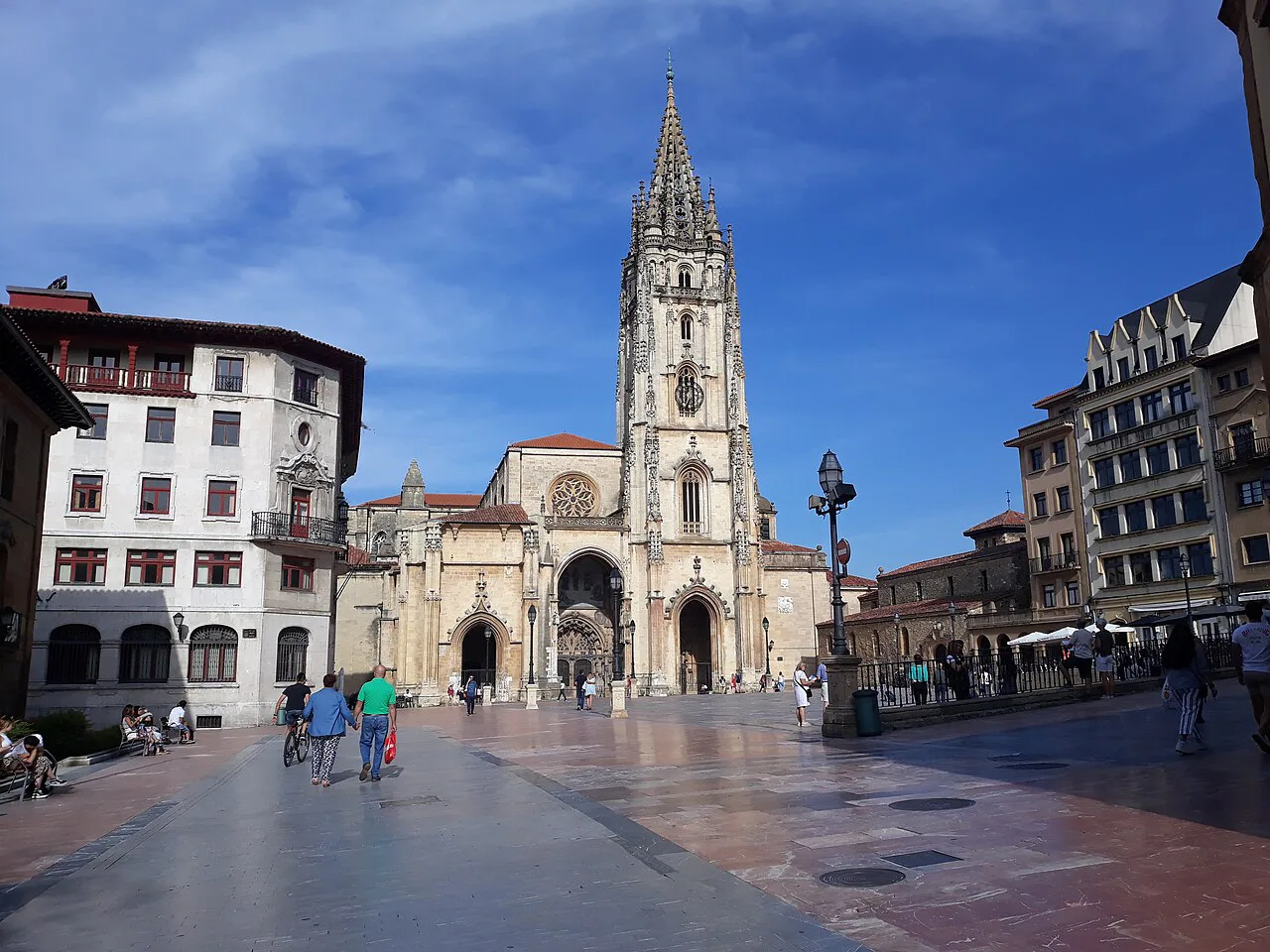 Oviedo Cathedral and its square.