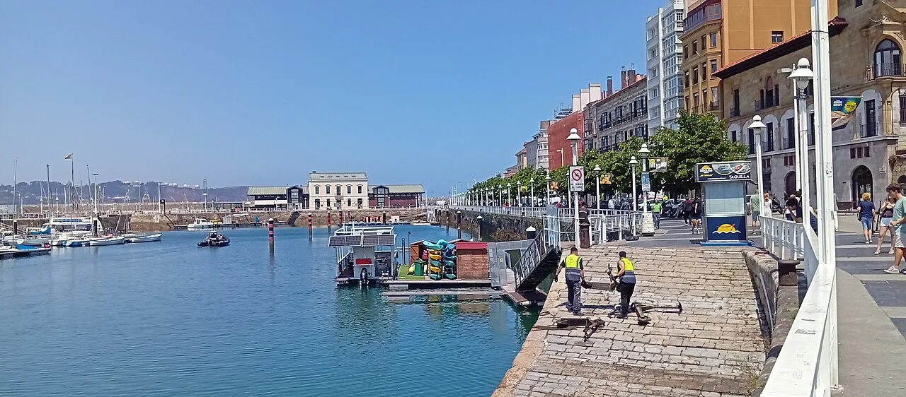 The sports port of Gijón.