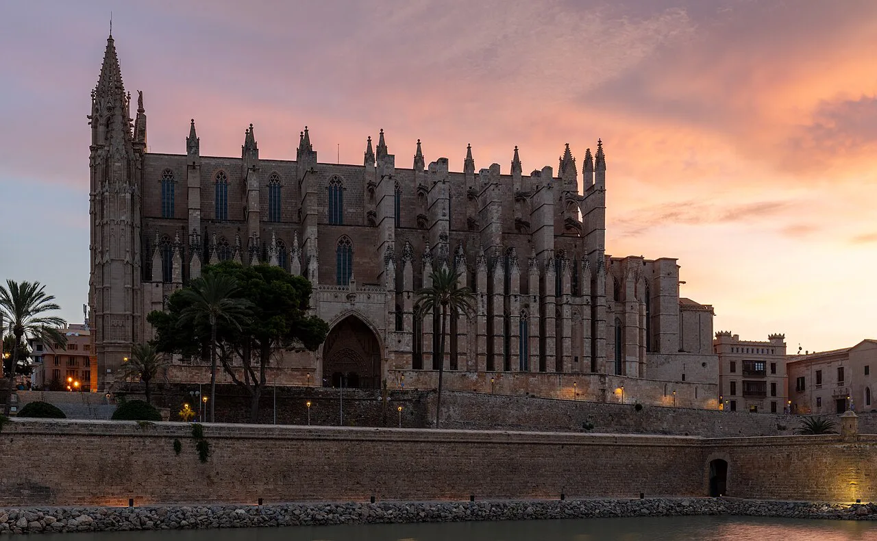 Palma Cathedral at dusk.