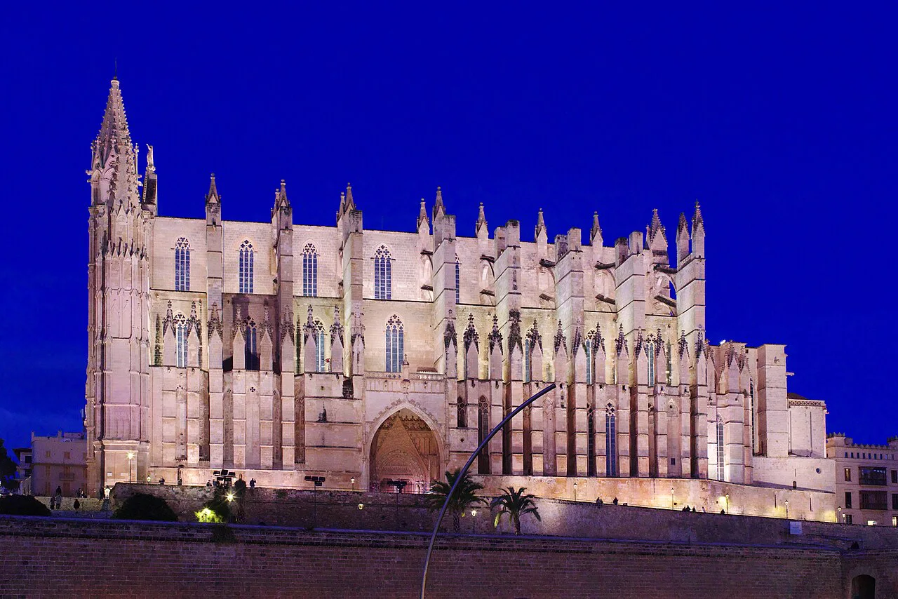 Palma Cathedral floodlit at night.