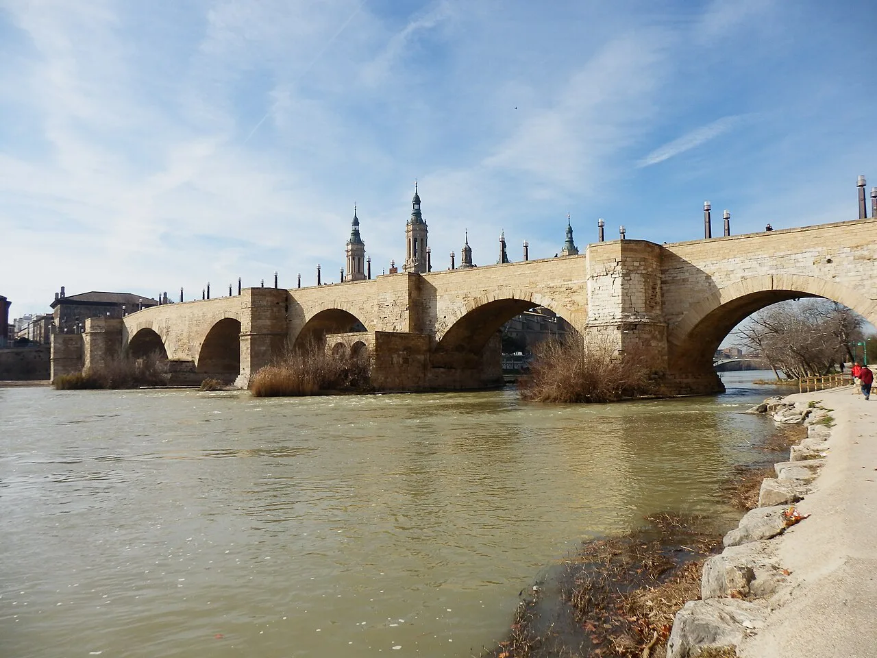 The Puente de Piedra across the Ebro in Zaragoza.