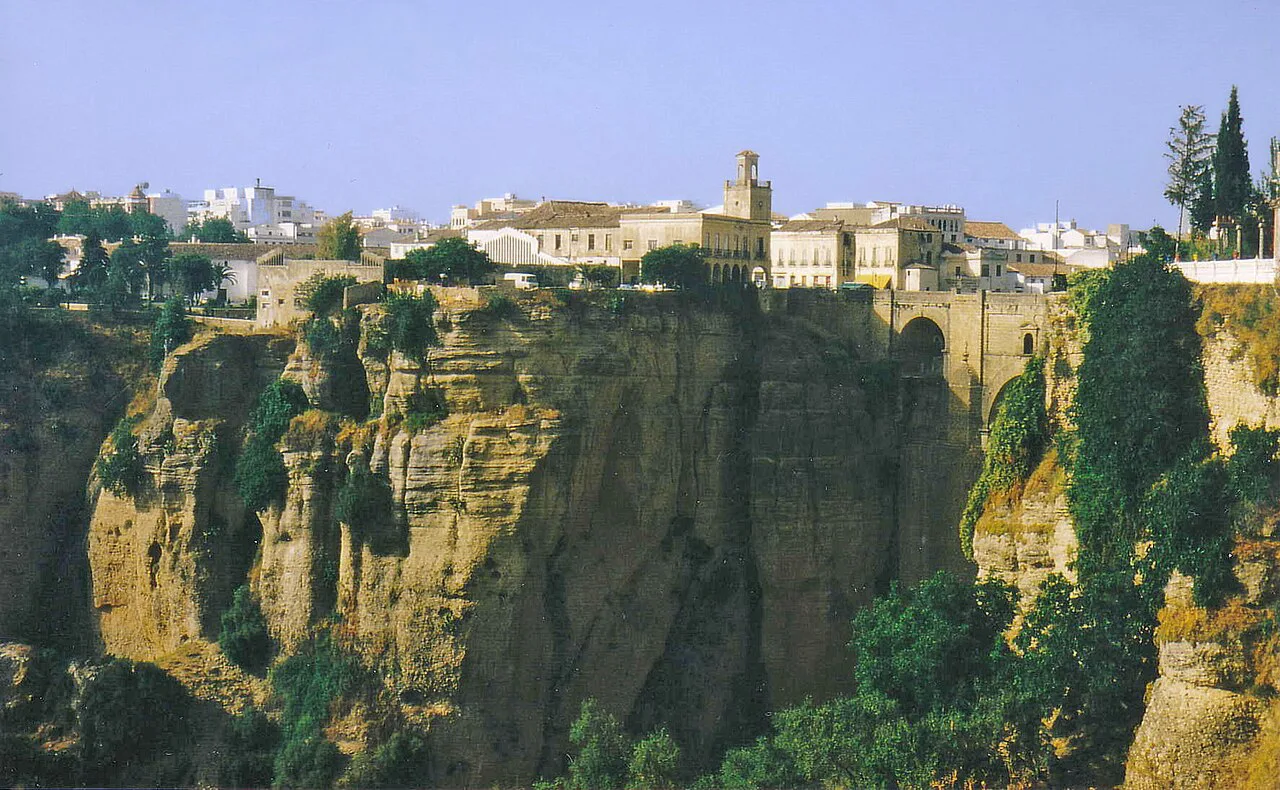 Houses on the clifftop above the gorge at Ronda.