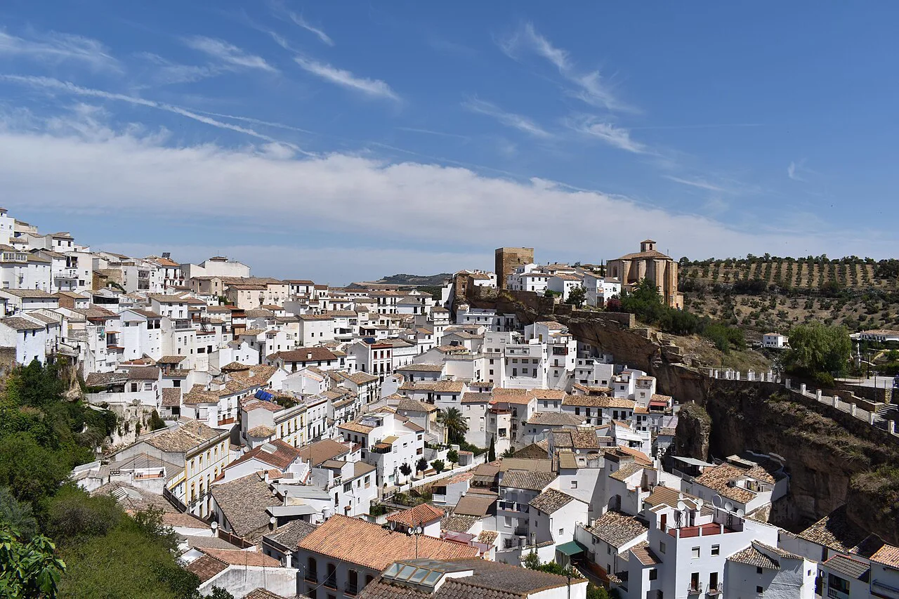 Setenil de las Bodegas spread across the hillside.