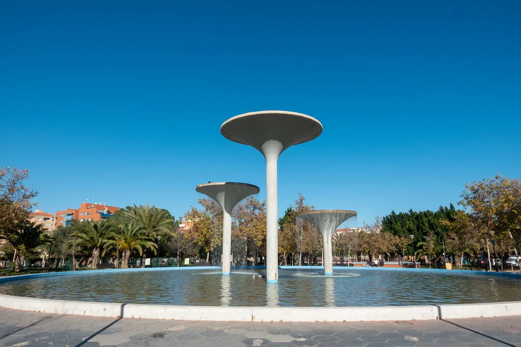 A modern fountain in a park in Murcia.