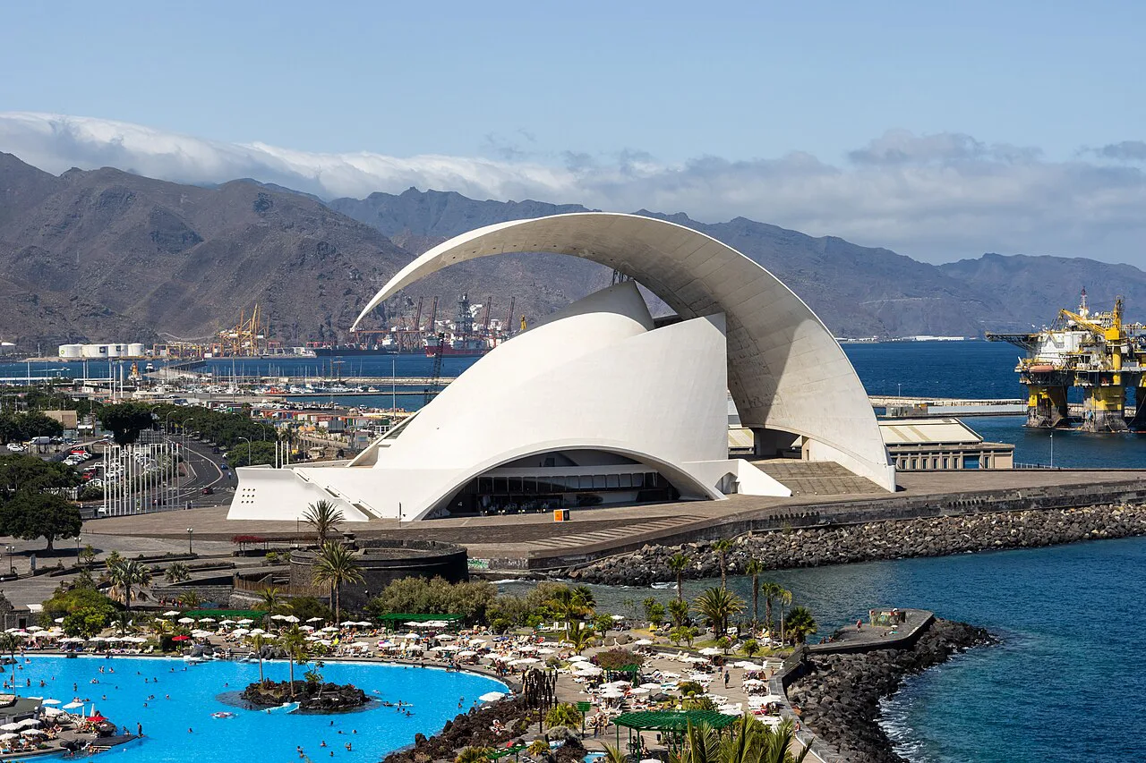 The Auditorio de Tenerife seen from the Palmetum of Santa Cruz de Tenerife.