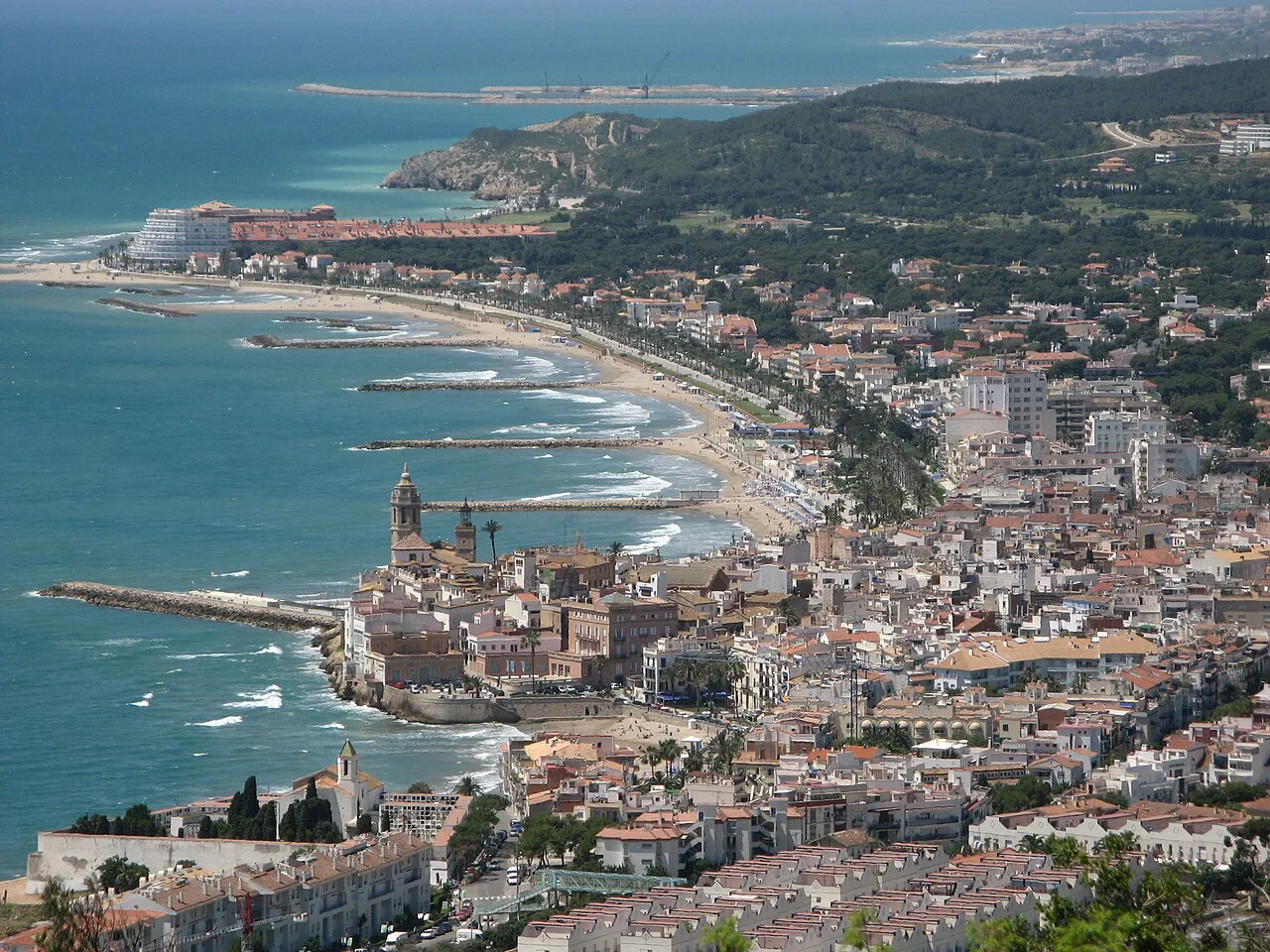 Sitges and its coastline seen from above.