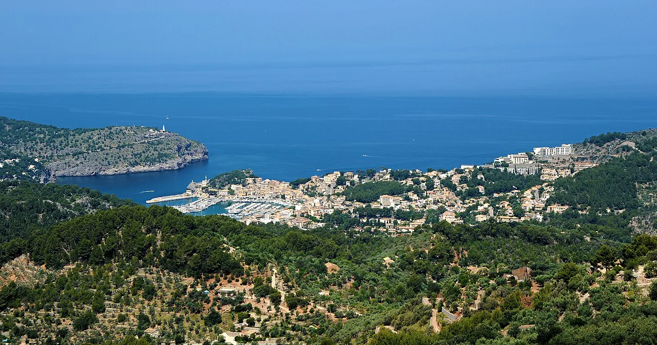 Port de Sóller and its bay seen from the hills above.
