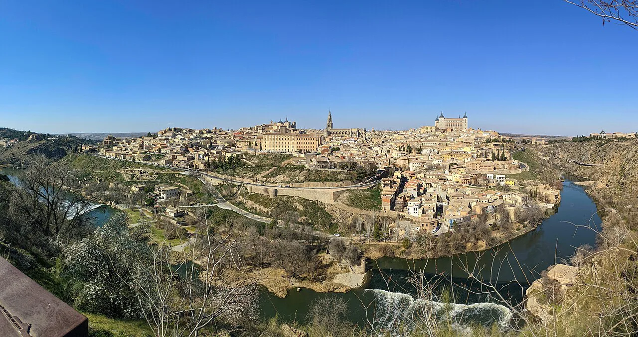 Panoramic view of Toledo's old town above the Tagus.