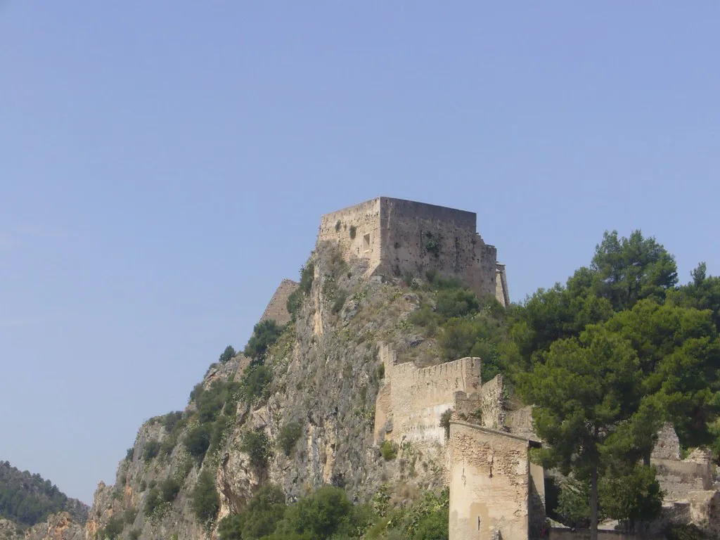Xàtiva Castle on its rocky ridge.